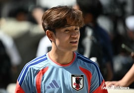 'Corazón en vilo': ¡Kubo, el as, sobrevivió en Japón! Tras salir en silla de ruedas, reveló en el hotel: "Caminé con mis dos pies"... "La lesión no es grave"
