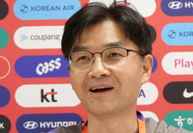 [FOTO] Han Deok-hyun, entrenador mental, sorprendido por la mentalidad de los jóvenes jugadores