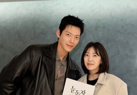 ♥Shin Min-a to be photographed, MC duties to be managed... Kim Woo-bin, "Too busy, too busy!" Becomes the "King of Spousal Support" with Top-Tier Character [Star Issue]