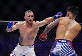 '3度目の成功'ゲイチ、'ついに'ライト級チャンピオンに輝く··· トプリアに4R TKO勝利 [UFC]