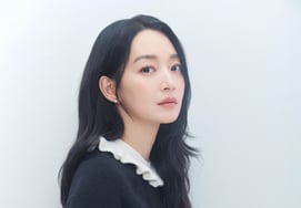 Shin Min-a's 'cool gaze' [★Photo]