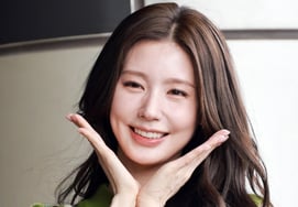 I-dle's Mi-yeon 'Flowers Bloom' [★Photo]