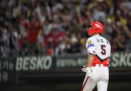 A weekday game, and KIA club makes 'another' new history! 13 consecutive sellouts set a new record... Kim Do-young's 20 home runs were the only bright spot [Gwangju on-site]