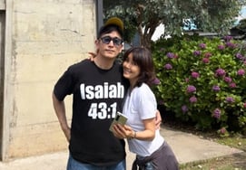 Shin Ae-ra, snug in Cha In-pyo's arms.. A heart-fluttering photo even after 31 years of marriage