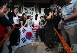 "野仲裁下"体育团体未能进入蚕室计票所 一名示威参与者被阻止,最终"撤离"