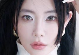 'いつの間にか41歳' クララ、口元は変わっても..「防腐剤美人」