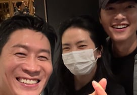 Song Joong-ki and Kim Tae-ri also appeared.. Extraordinary loyalty toward Jin Seon-kyu: "We came to cheer for you"