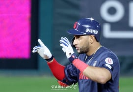 [Photo] "We desperately needed extra runs" — Reyes delivers clutch 2-RBI double
