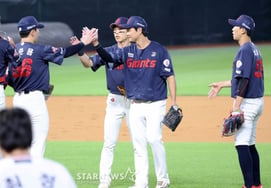 [Một lần thôi] 3 cú home run trên sân Landersfield 'Thoát khỏi thất bại liên tiếp' thành công!' Các cầu thủ Lotte tự chúc mừng chiến thắng