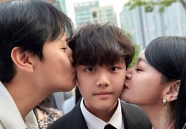 金所炫♥孙俊浩，"0.1%英才"的儿子一下子长大了，"中学毕业快乐"