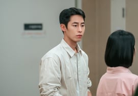 Lee Jae-wook, from pure love to unexpected clumsiness: 'Doctor, I'm a Boy' officially kicks off its romance