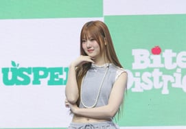 "Các bạn hãy comment Nụ cười quyến rũ của các bạn." [★Ảnh]