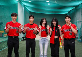 “Cien buenos comentarios valen más que un solo comentario malicioso... ¿Por qué Hwang Dong-ha de KIA eligió a un grupo de chicas y a Calm Man en lugar de las redes sociales? [Entrevista ②]”