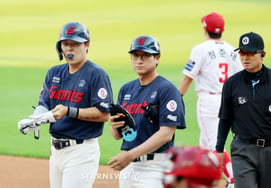 [相片儿] "第1回合初击出内野安打"的高승민玟