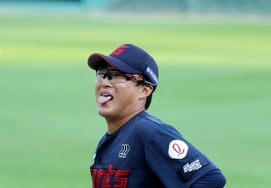[一度にサッと] はぁ…暑い！『キム・ゴンウとの先発対決』ロッテのパク・セウン