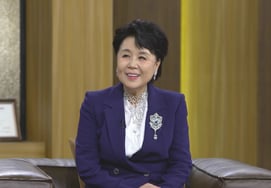 71-year-old singer Shim Soo-bong reveals rare illness: "I cannot hear sounds" — shocking behind-the-scenes [Day & Night]
