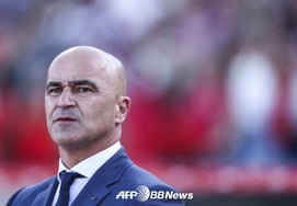 Huấn luyện viên người Bồ Đào Nha, người đã không thay thế Ronaldo "khác với Hong Myung-bo", "thay thế cầu thủ ghi bàn hàng đầu thế giới"? Không thể tin được"