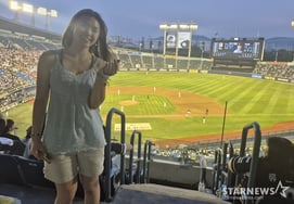 «Seguimos los movimientos de las animadoras»: estudiante de prestigiosa universidad estadounidense se sorprende con el entusiasmo del KBO