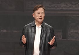 Tabla Changwon, el "pez gato" del mundo de las conferencias [los estafadores]