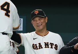 "I never call a player 'Hey, you.'" The secret behind the Japanese interim manager's stellar performance lies in his use of honorifics! This is true leadership.