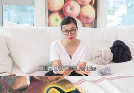 Choi Hwa-jung gives away luxury bags and clothes to staff for free... "Not a single won"