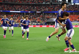 «El fútbol japonés es tan increíble» La FIFA prepara incluso un parche de oro para el «partido histórico»... el 1.000.º saque de salida del Mundial