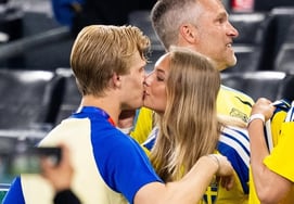 '¡El Mundial es una fiesta!' Sonbaragi Berival, besos ardientes con su novia → atención centrada
