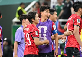 'Son Heung-min starts as lone striker for second consecutive match': Hong Myung-bo's lineup for the decisive match against Mexico revealed... 'Only one' change → 'Surprise' debut for Kim Moon-hwan [World Cup LINEup]