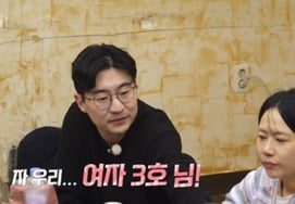 "If you keep getting prettier, you'll get scolded." 8th-generation Young-soo's flirting spree with female contestants [NaSolSaGye] [Comprehensive]