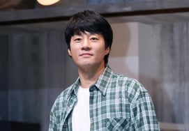 'Jeon Hye-jin's Husband' Lee Cheon-hee Suddenly Resigns as Furniture CEO After 13 Years