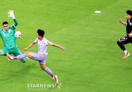 [相片儿] 孙兴慜:"甩开守门员射门"