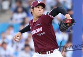 '157km Boom' An Woo-jin's Lonely Effort, Quietly Achieves 2G Consecutive QS! Showcased the Demeanor of the League's Top Ace