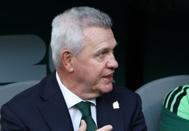 [Photo] Javier Aguirre "Going with Strategy 3"