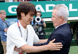 [Photo] Coach Hong Myung-bo preparing for the Mexico match
