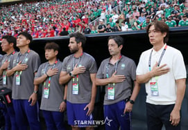 [Photo] Hong Myung-bo's team salutes the South Korean flag