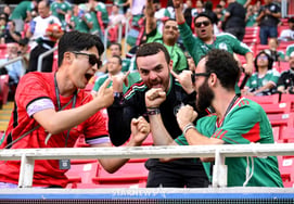[Foto] «¿En lugar de fútbol, deberíamos pelear a puñetazos?»