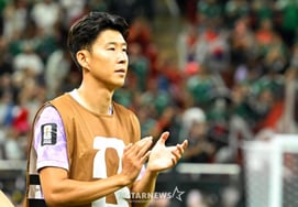'Son Heung-min Substituted Again' Highlighted by Japanese Media: "Korea's Absolute Ace Remains Silent, Substituted After 12 Minutes of Second Half"