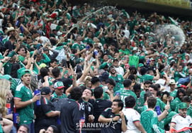 [Photo] Beer fountain show erupts as Mexico supporters celebrate a goal