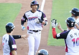 «¡Qué locura!» ¡Cuatro hits consecutivos de un solo jugador: «doble → doble → jonrón de dos carreras → hit»! Por eso LG es el número uno: «victoria por un punto de diferencia, emocionante» [Reseña en vivo desde Jamsil]