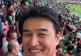 Park Joong-hun watches World Cup with Mexican fans: "With my son... a dream comes true"