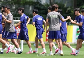 [Photo] Coach Hong Myung-bo: "Yang Hyun-jun, fighting!"