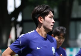 [Foto] Cho Wi-je, 'centrocampista imponente'