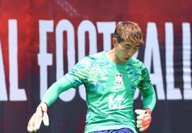 [Foto] Cho Hyun-woo, pateando a la velocidad de la luz