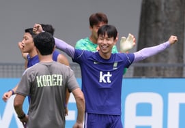 [Foto] Eom Ji-seong: «¡Ganamos!»