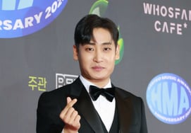 「パク・ヒョシンと重なり混乱」パク・チェジョン側、頭を下げた..ファンクラブの名称変更 [専門]