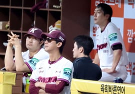 [フォト] '3連勝の後、4連敗···『大変だ』ソル・ジョンジン監督