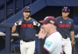 [Photo] '3-second hit and reach' Son Ho-young