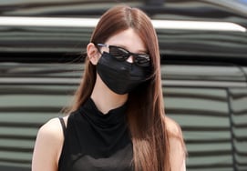 チャン・ウォニョンの空港論争に結局..「マスク・帽子・サングラスを外して」" [スター・イシュー]