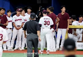 [フォト] 「4回表、股関節の痛みで降板」ロゼンバーグ