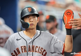 'With' Lee Jung-hoo, just one spot away from MLB batting title! Two doubles propel him to within a single point of the top spot